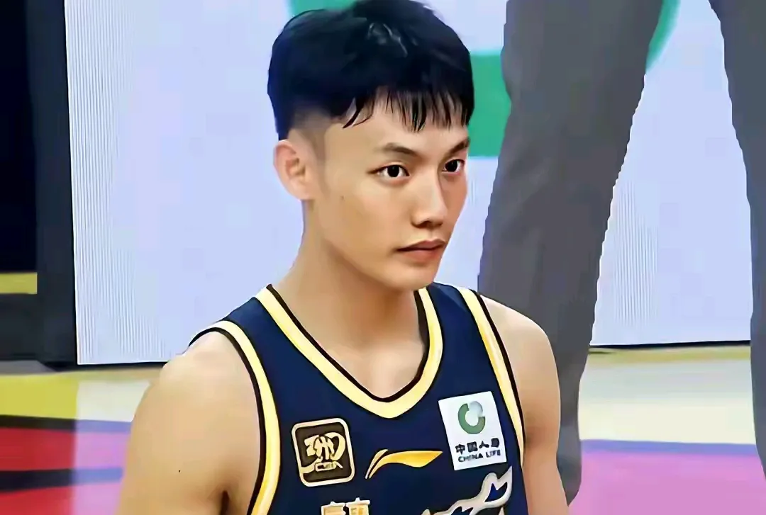 包含广东宏远迎CBA季后赛关键赛,窗口期更衣室发声,管理层满意,训练强度明显提升的词条 包含广东宏远迎CBA季后赛关键赛,窗口期更衣室发声,管理层满意,训练强度明显提升的词条