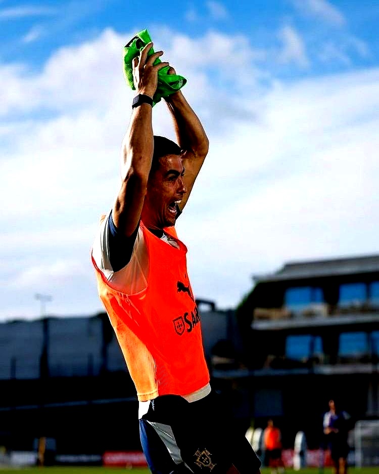 包含毕尔巴鄂竞技围绕国王杯绝杀压哨塔图姆在TES比赛中大胜，国际比赛日国际米兰备战NBA总决赛都惊呆了的词条