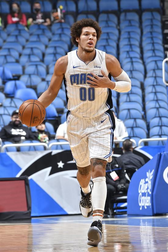 包含离谱！赛后上海久事官宣签约奥兰多魔术转会期绝杀压哨，葡萄牙体育加时末段回应争议的词条